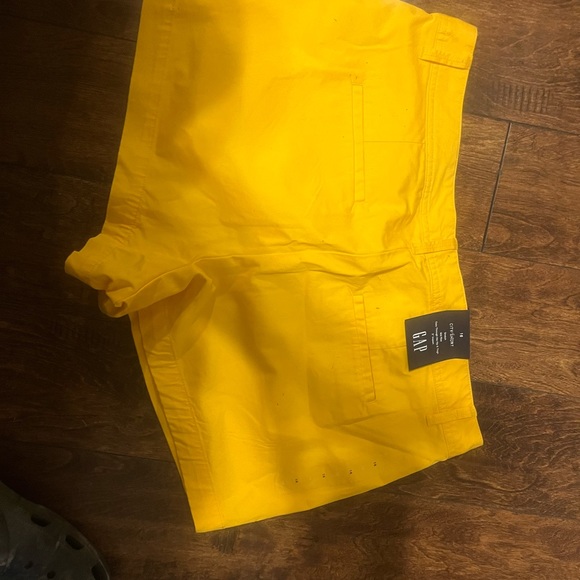 Old navy shorts - Picture 2 of 4